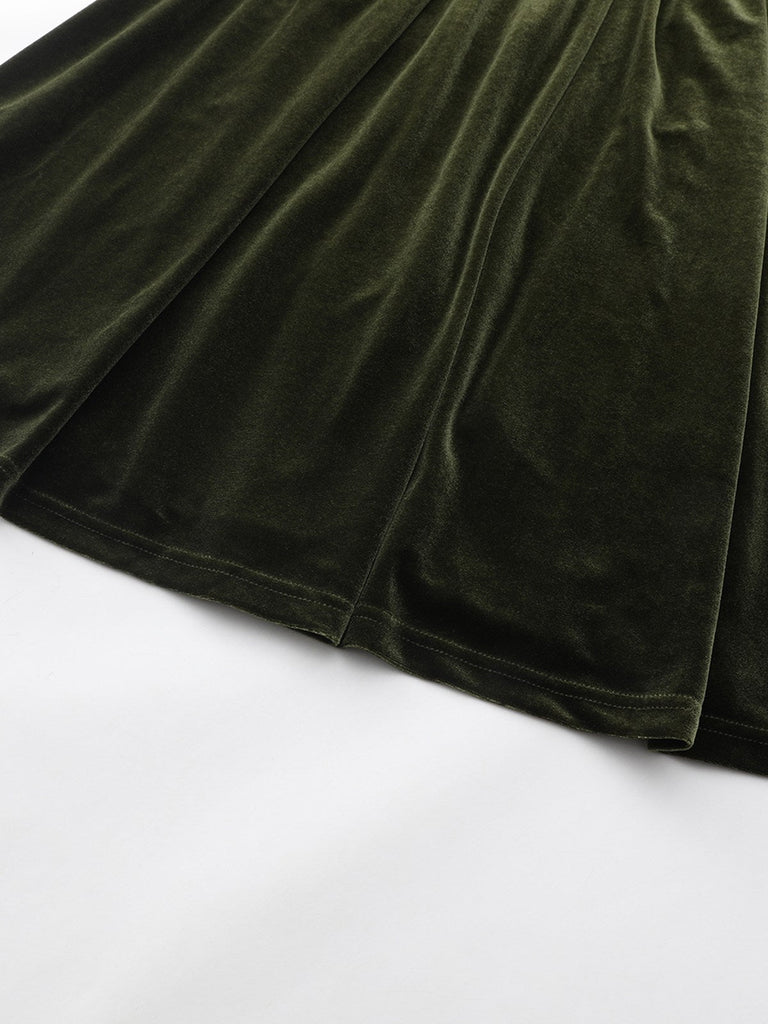 Robe verte en velours manches bouffantes col en V profond et froncées des années 1940