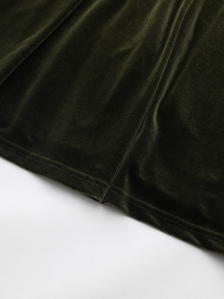 Robe verte en velours manches bouffantes col en V profond et froncées des années 1940
