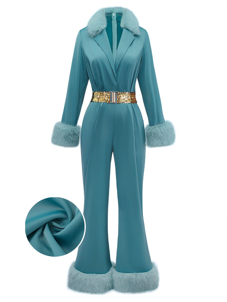 Combinaison bleue à revers bordés de fourrure et ceinture à sequins des années 1970