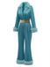 Combinaison bleue à revers bordés de fourrure et ceinture à sequins des années 1970