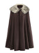 Manteau cape à revers en fausse fourrure des années 1960