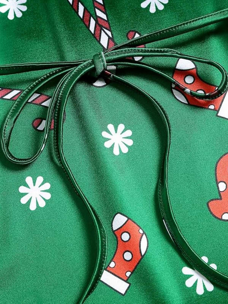 Robe en satin à bretellesverte col bénitier noël  des années 60