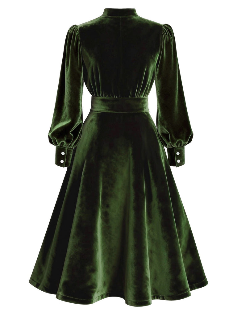 Robe rouge en velours perlé et col en V années 1950