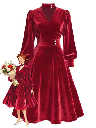 Robe rouge en velours perlé et col en V années 1950
