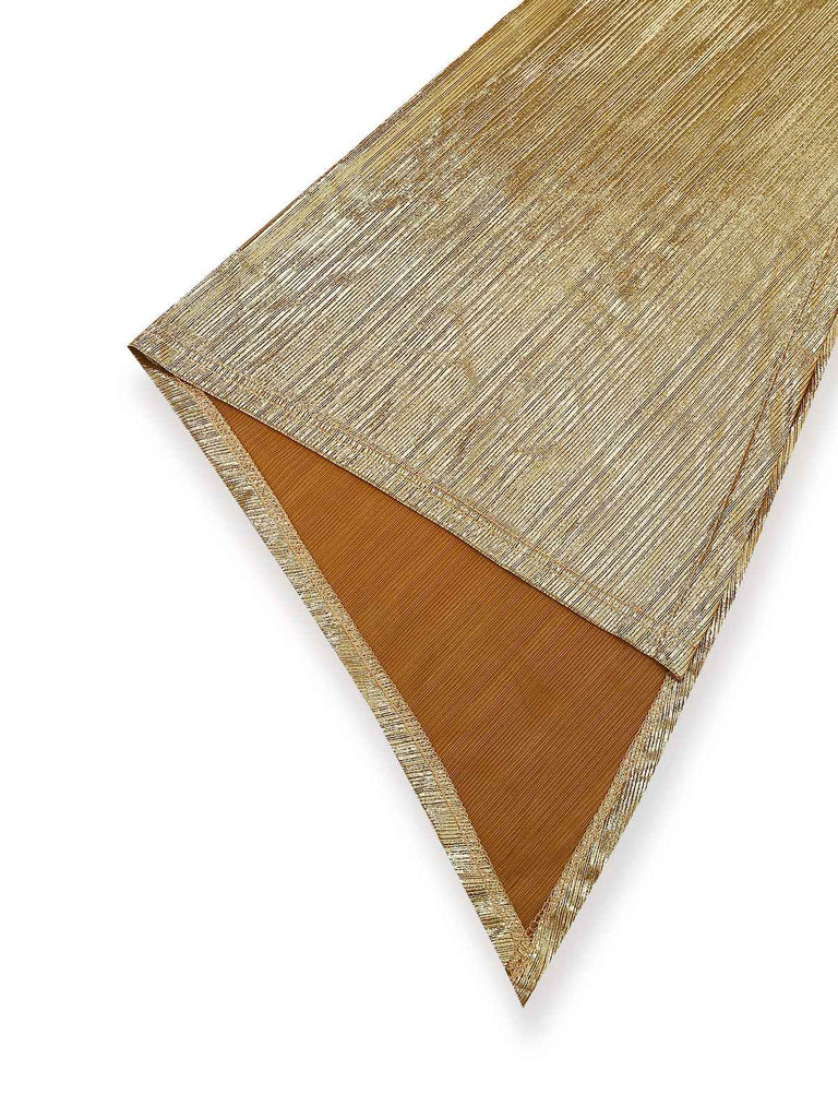 Robe à manches chauve-souris et taille froncée ornée de feuilles d'or années 1970