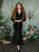 Robe sirène en velours rouge manches lanternes années 1930