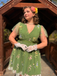 Robe verte manches bouffantes et broderies florales en résille années 50