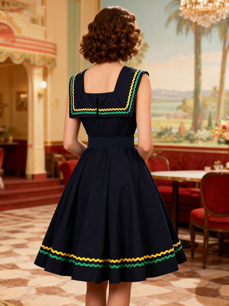 Robe sans manches à rayures ondulées bleu marine col carré années 1950