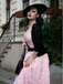 Robe midi jaune fines bretelles et imprimé floral jacquard années 1950