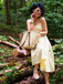 Robe midi jaune fines bretelles et imprimé floral jacquard années 1950