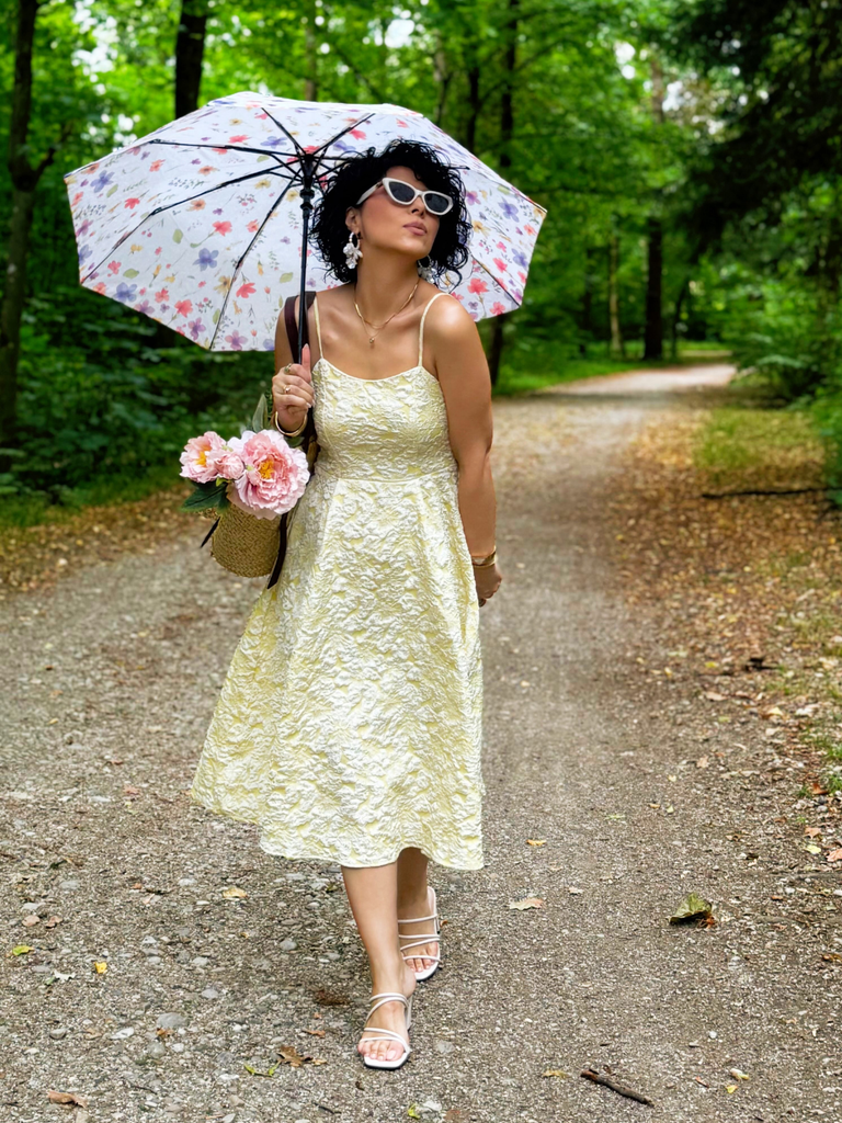 Robe midi jaune fines bretelles et imprimé floral jacquard années 1950