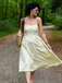 Robe midi jaune fines bretelles et imprimé floral jacquard années 1950