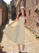 Robe midi jaune fines bretelles et imprimé floral jacquard années 1950