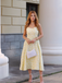 Robe midi jaune fines bretelles et imprimé floral jacquard années 1950