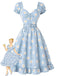 Robe bleu clair motif marguerites et décolleté cœur années 50