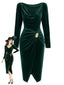 Robe moulante en velours à col drapé et taille drapée froncée Années 1960