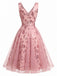 Robe rose en tulle à col V et broderies florales à sequins Années 1950 - 3