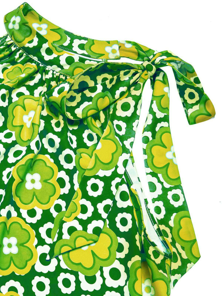 Haut sans manches à col noué et motif floral des années 1960