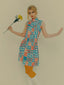 Robe à col montant fleurie orange et bleue des années 1960