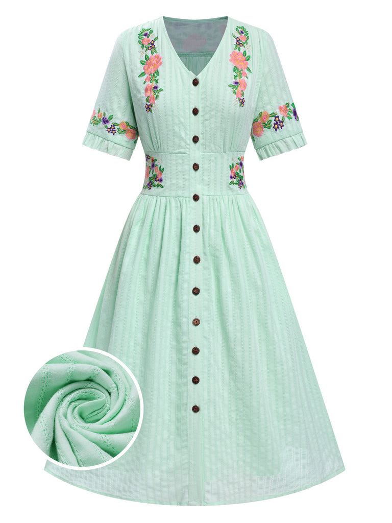 Robe fleurie brodée en coton beige à col en V des années 40