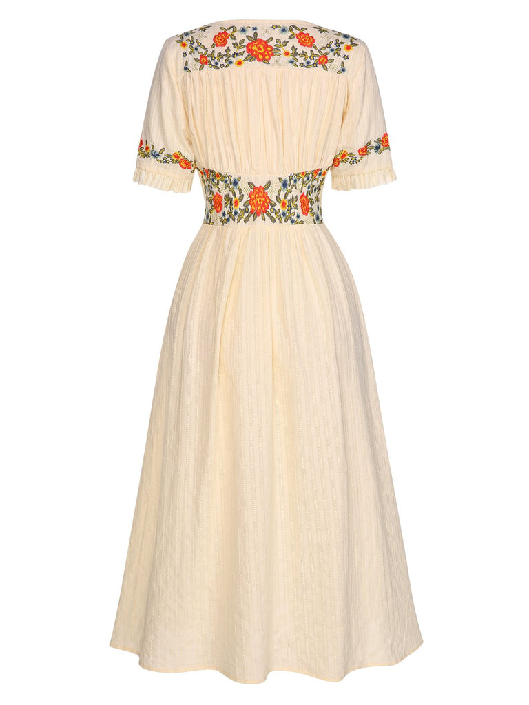 Robe fleurie brodée en coton beige à col en V des années 40