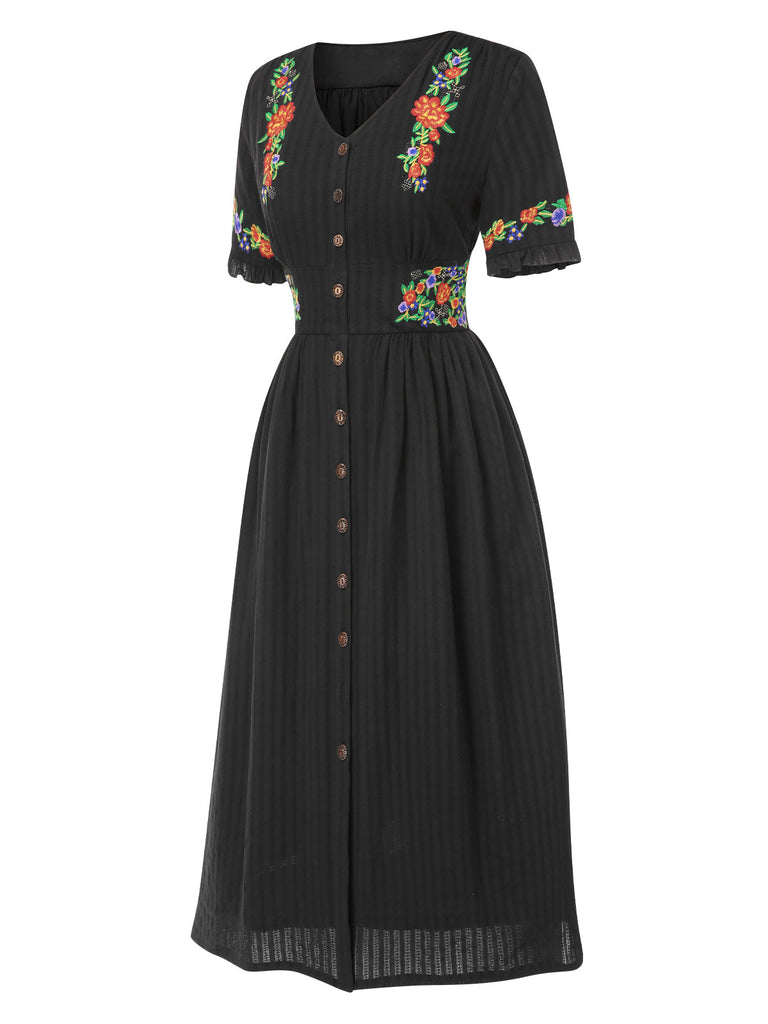 Robe fleurie brodée en coton beige à col en V des années 40