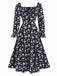 Robe fleurie à col carré fendue avec cordon de serrage des années 1940