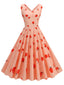 Robe trapèze sans manches couleur pêche à motif fraise des années 1950