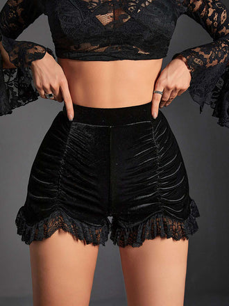 Short plissé en velourset dentelle noir uni des années 1970