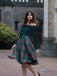 Robe de Noël verte à épaules dénudées en tartan des années 1950