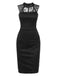 Robe moulante sans manches en dentelle noire des années 1960
