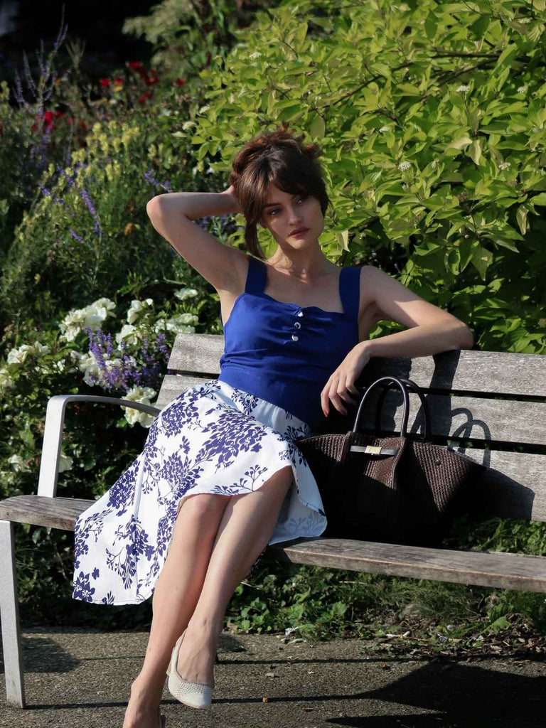 Robe bleue à col en cœur et boutons fleuris des années 1950