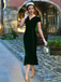 Robe de sirène en velours vert à col en V et boutons des années 1930