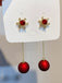Boucles d'oreilles flocons de neige et boules de Noël rouges