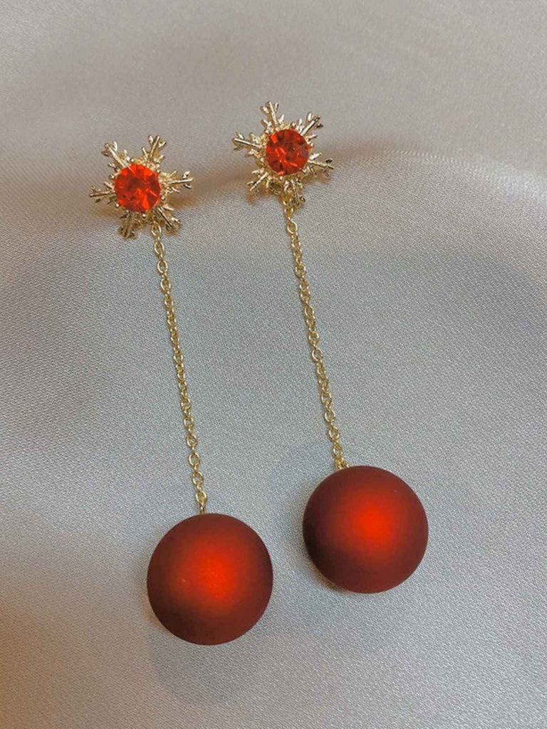 Boucles d'oreilles flocons de neige et boules de Noël rouges