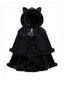 Cape à capuche style chat noire et fourrure synthétique des années 1960