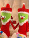 Chaussettes de Noël rouges et vertes en forme de mains