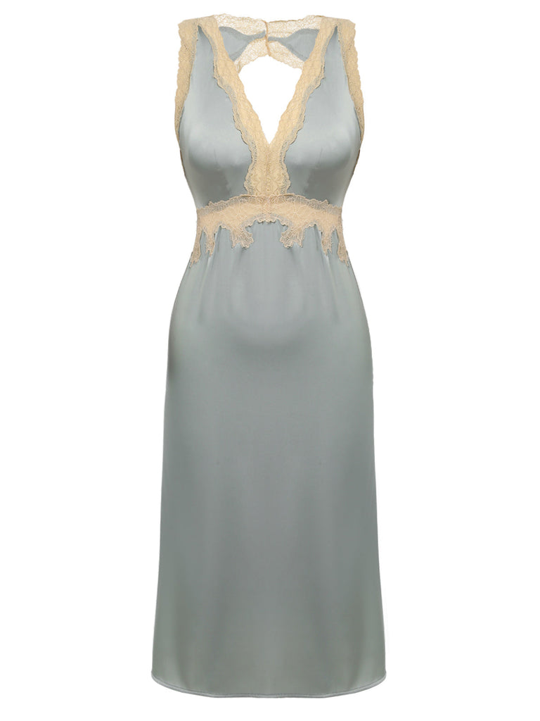 Pyjama en satin bleu dos nu à col en V et dentelle des années 1950