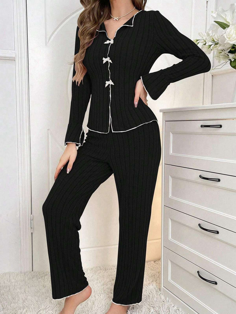 Ensemble pyjama long à volants en maille et nœud années 1950