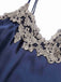 Chemise de nuit bleue à bretelles en faux satin années 1930