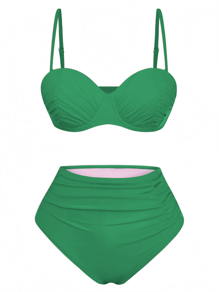 Ensemble bikini vert sur fond blanc