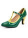 Chaussure à talon haut verte et jaune sur fond blanc