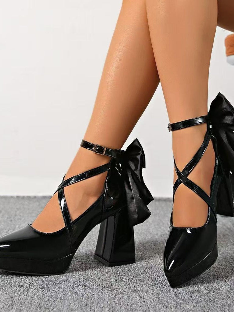 Chaussures Mary Jane noires à bout pointu et brides croisées aux chevilles - 1