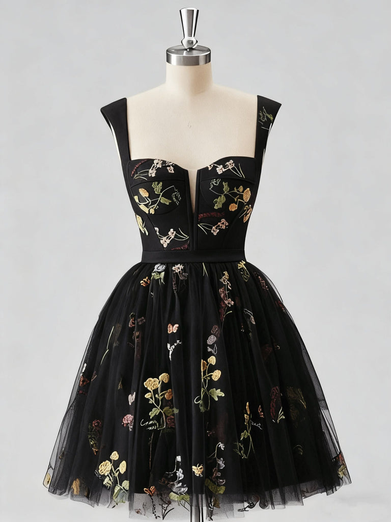 Robe courte en dentelle florale brodée années 1970