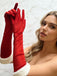 Gants longs rouges en velours à bordure de plumes au-dessus du coude - 5