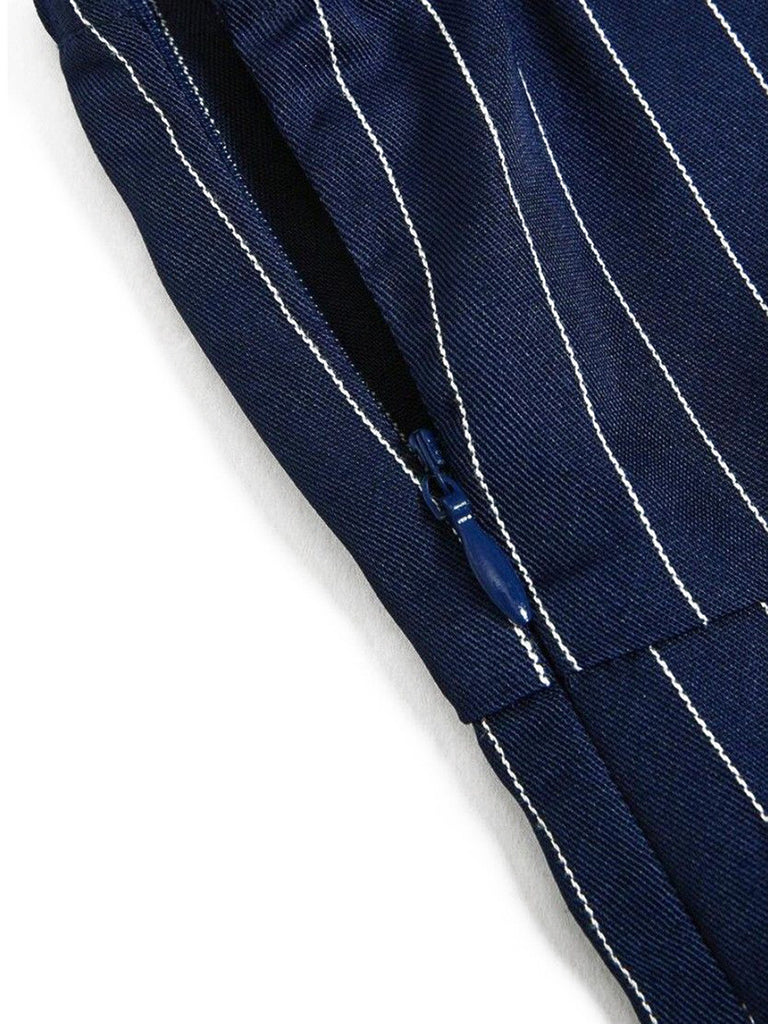 Pantalon bleu marine à fines rayures, jambes larges, bretelles et poches Années 1950 - 4