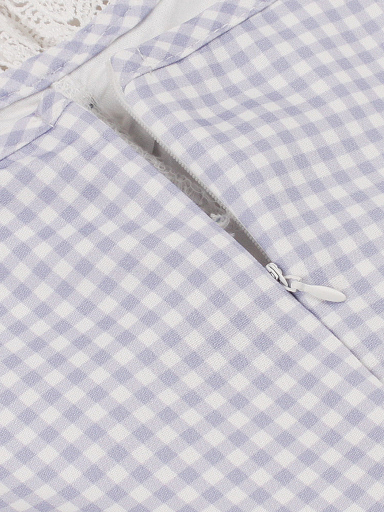 Robe ajustée lavande à carreaux vichy, bordure en dentelle et poches Années 1950 - 4