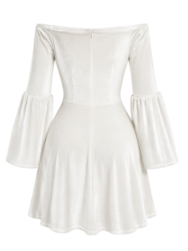 Robe courte en velours à épaules dénudées et manches évasées Années 1960 - 11