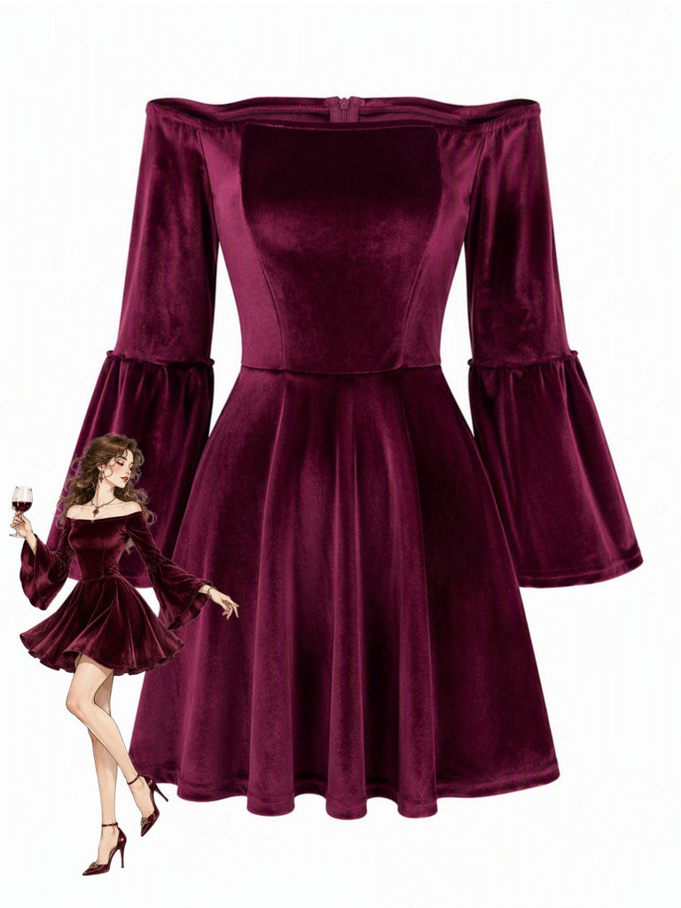 Robe courte en velours à épaules dénudées et manches évasées Années 1960 - 1