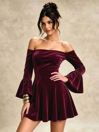 Robe courte en velours à épaules dénudées et manches évasées Années 1960 - 3